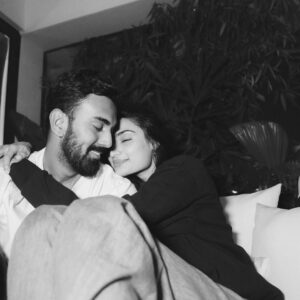 Athiya Shetty Instagram - happiest birthday to my biggest blessing 🤎