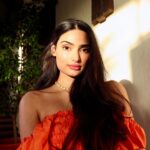 Athiya Shetty Instagram - #Ad| Do you want to know the secret to my split-end free, long, lustrous hair? This @Lovebeautyandplanet_in Curry Leaves, Vegan Biotin & Mandarin Orange Sulphate-Free Shampoo & Conditioner! They’re literally my saviours! The range has pure curry leaf extracts that are unbeatable at boosting hair growth and 100% vegan biotin for visible improving hair thickness. My favorite part, though, is that this hair care duo is scented with the unmissable fragrance of citrusy mandarin oranges. Truly elevates my shower experience! This entire range gives my hair the proper nourishment it needs and that’s pretty much all I need to achieve these gorgeous locks. ✨ #lovebeautyandplanet #LongHair #NaturalHaircare #LoveBeautyAndPlanet #HairGoalsWithLBP #NoSplitEnds #HairGoals #CurryLeaves #MandarinOrange #LongHairCare