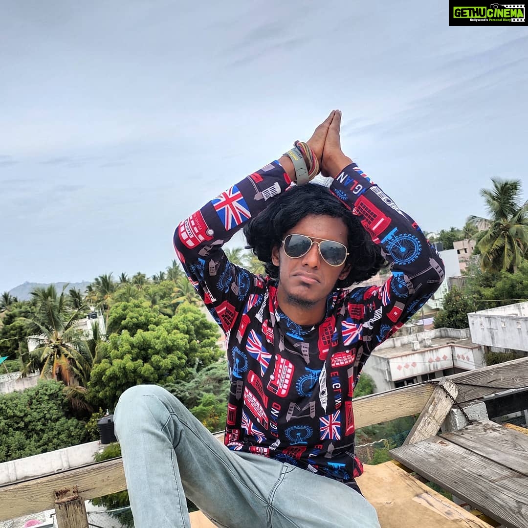 Bala Instagram - Carona vai kaieduthu Kumbidum vettukilli 🙏#gocorona