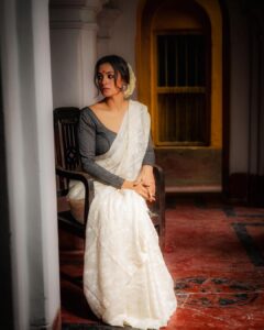Barkha Bisht Sengupta Instagram - White …. A blank page … so many possibilities !! 

📸 @charcoalmarks 
Wearing: @aankona.design.studio