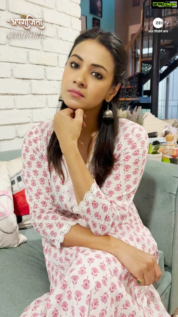 Barkha Bisht Sengupta Instagram - Aaj ke zamaane ki Maa hai aatmvishwaas se bhari, aur woh yahi hausla apni betiyon mein bhi jagaa rahi hai. Iss baat ki misaal hai Aparajita, jiska jazba har aurat ko inspire kar jaayega. Aap bhi zaroor miliyega usse aur dekhiye #MainHoonAparajita, 27th September se, Mon-Sat, shaam 7:30 baje, sirf @zeetv par. #zeetv #mainhoonaparajita #newshow