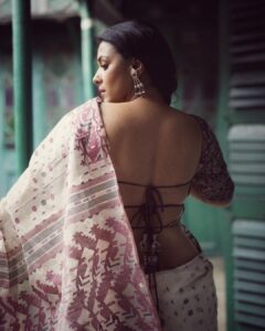 Barkha Bisht Sengupta Instagram - I found the muse in myself … and I loved her fiercely ! 

Wearing : @aankona.design.studio 
📸 @charcoalmarks 
Creative assistance: @palomachakraborty 
Makeup: @makeupartist_surajitbarik 
Hair: @sandip_nag 
Styling: @bavanya_thestylist
