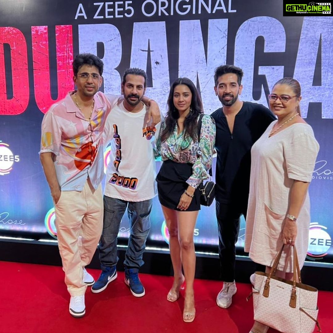 Barkha Bisht Sengupta Instagram - Grateful for the friends who support me in everything and who are always there no matter what ! ❤️ @gulfamkhan_hussain @karanveermehra @ashishsharma02 @maskmanofficial_ @gulshandevaiah78 #DURANGA ON ZEE5