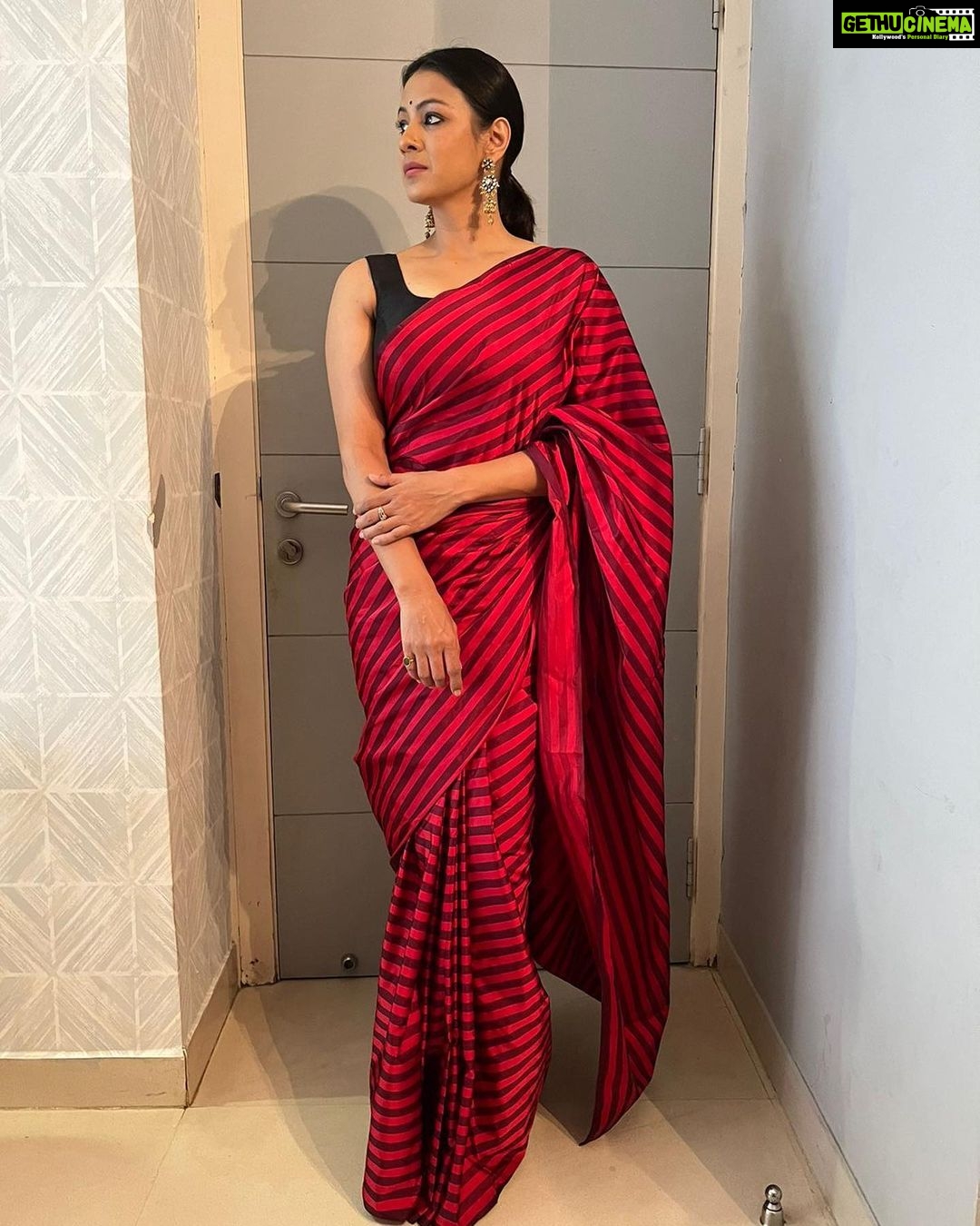 Barkha Bisht Sengupta Instagram - Navratri day 2 : ‘Red’ the history of color & color of ‘Grace’ ..!! . . @barkhasengupta wearing @mimamsaa Thank you @tlmconsultancy @stylebyriyajn Represented by @silverbell.networks . . #red #colorofgrace #navratriday2 #barkhabisht #silverbellnetworks Mumbai, Maharashtra