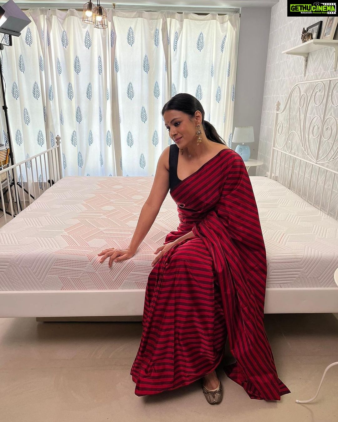 Barkha Bisht Sengupta Instagram - Navratri day 2 : ‘Red’ the history of color & color of ‘Grace’ ..!! . . @barkhasengupta wearing @mimamsaa Thank you @tlmconsultancy @stylebyriyajn Represented by @silverbell.networks . . #red #colorofgrace #navratriday2 #barkhabisht #silverbellnetworks Mumbai, Maharashtra