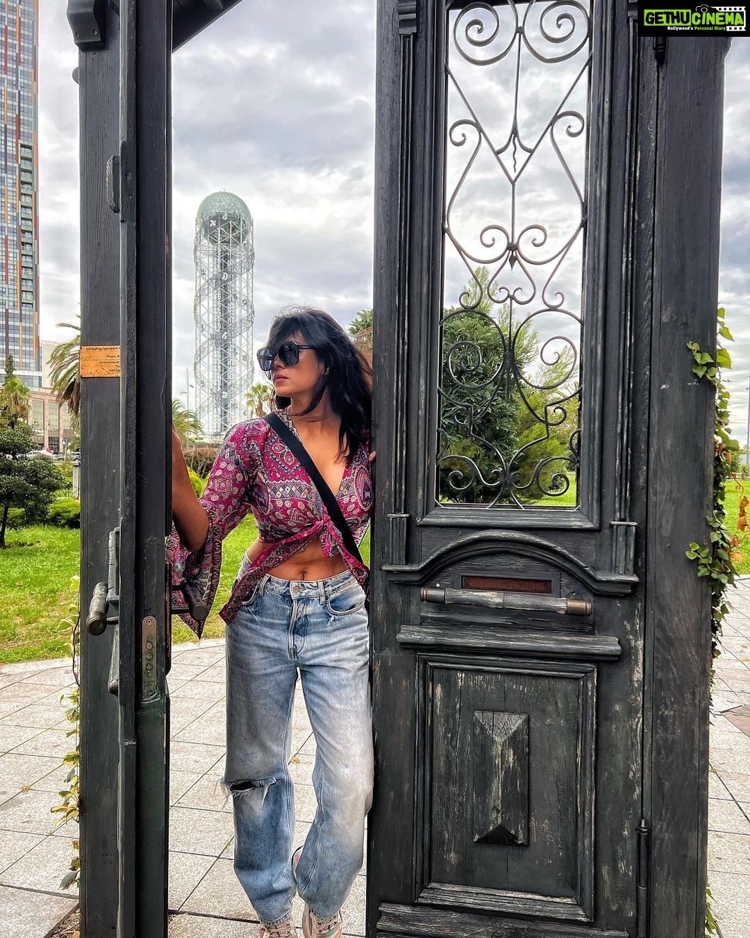 Barkha Bisht Sengupta Instagram - Travel …. Before you run out of time !! #georgia🇬🇪 #solotravel #traveldiaries #2022 Europe Square Batumi