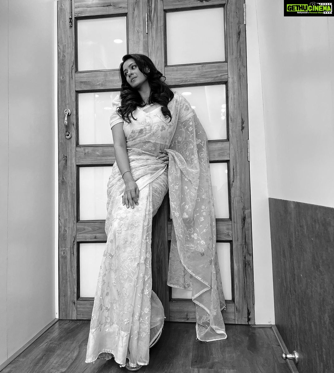 Barkha Bisht Sengupta Instagram - It takes nothing to join the crowd…. It takes everything to stand alone !