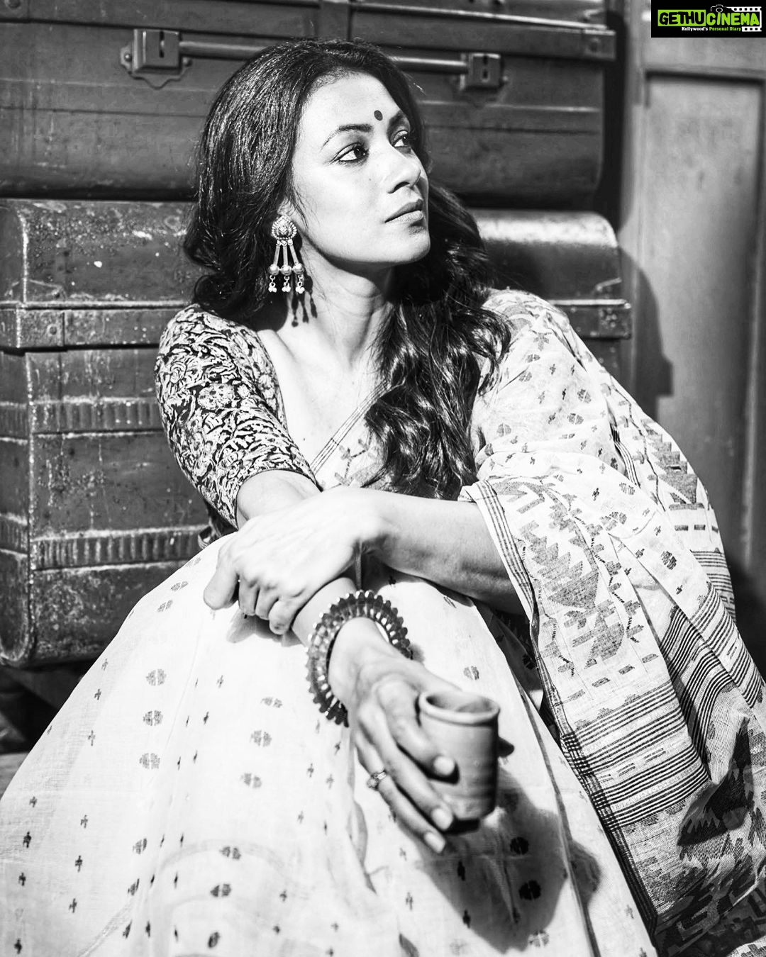 Barkha Bisht Sengupta Instagram - When u can’t decide which pics to put … u just put them all …. Go judge me 🤷♀️ Wearing @aankona.design.studio 📸 @charcoalmarks Creative asst : @palomachakraborty Makeup : @makeupartist_surajitbarik Hair : @sqndip_nag Styling : @bavanya_thestylist