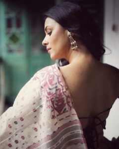 Barkha Bisht Sengupta Instagram - I found the muse in myself … and I loved her fiercely ! 

Wearing : @aankona.design.studio 
📸 @charcoalmarks 
Creative assistance: @palomachakraborty 
Makeup: @makeupartist_surajitbarik 
Hair: @sandip_nag 
Styling: @bavanya_thestylist