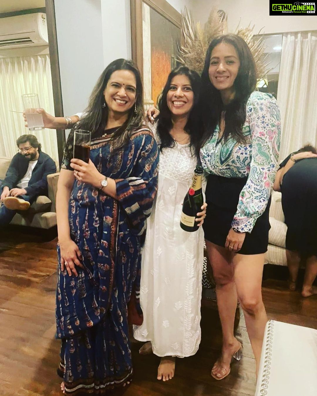 Barkha Bisht Sengupta Instagram - Celebrating our hardwork and love for creating good entertainment … this one is for all of us #teamduranga Duranga’ is live now on ZEE5 @goldiebehl @gulshandevaiah78 @nimishalok @pragatideshmukh @rohit_vir @dhamidrashti @abhijeetkhandkekar @zee5 @mutinous_me