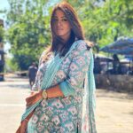 Barkha Bisht Sengupta Instagram – Just a good hair day !! 

Shades of brown and ash blonde by @sarfarazhairstudio
