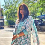 Barkha Bisht Sengupta Instagram – Just a good hair day !! 

Shades of brown and ash blonde by @sarfarazhairstudio