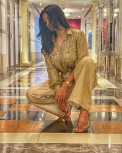 Barkha Bisht Sengupta Instagram - Keeping it earthy ! 

Wearing : @torqadorn 
Styled by : @bombaebyaisha