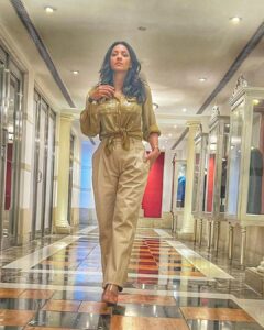 Barkha Bisht Sengupta Instagram - Keeping it earthy ! 

Wearing : @torqadorn 
Styled by : @bombaebyaisha