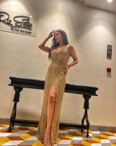 Barkha Bisht Sengupta Instagram - Coz this years gonna be Golden ✨ 

Wearing : @majesticbyjapnah 
Styling : @stylebyriyajn 
Pr : @pr4ucommunications 
Managed by : @silverbell.networks