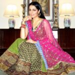 Celina Jaitly Instagram - The darkness of the entire world cannot swallow the glow of even a single Diya 🪔….. Still feeling the sparkles of Diwali… (Is that not the idea anyway ? #afterglow ) #celina #celinajaitly #celinajaitley #diwali #lehenga #festival #festivewear #festivalsofindia #deepavali #bollywood #indianactress #weddingwear #indianwear #indianfashion #indiangirl #indianactress #missindia #missuniverse #beautyqueen #lehengacholi #longhair #greenlehenga #netdupatta #templejewellery Europe-Austria