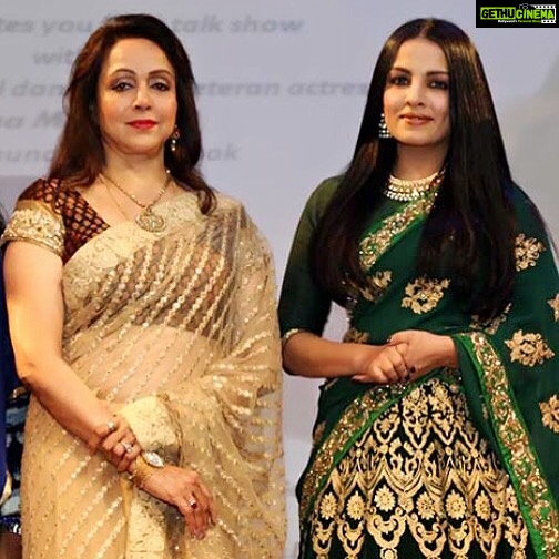 Celina Jaitly Instagram - A happy healthy long life to the most iconic beauty of India…. @dreamgirlhemamalini Happy birthday to the Empress of Indian Cinema ❤❤❤ @imeshadeol Photo | Dubai 2018 | Blessed to have launched : Beyond The Dream Girl by @ramkamalmukherjee | #birthday #hemamalini #celina #celinajaitley #celinajaitly #bollywood #indianactress #dreamgirls #eshadeol Indian Consulate Auditorium, Dubai