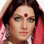 Celina Jaitly Instagram - Makeup Rani Ki Jai Ho !!! MakeUp Slay Day !!! Every festival begins with a No- makeup look and ends up as a bride overdosed on @maccosmetics … Me be like : “I told you I'll be ready in FIVE minutes, Stop calling me every half hour.” 😂🤣 #makeup #feativemakeup #bridalmakeup #indianmakeup #beautyqueen #indianactress #bollywood #missindia #missuniverse #beauty #bindi #celina #celinajaitly #celinajaitley Austria, Europe