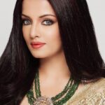 Celina Jaitly Instagram - As Maa Durga returns to her abode, I send you warm wishes on the occasion of Bijoya Dashami. May goddess Durga shower blessings and love on your family and may Lord Rama always keep showering his blessings upon you… Happy Dussehra!! #happydussehra #vijaydashmi #durga #rama #festivalsofindia #bollywood #celina #indianactress #celinajaitly #celinajaitley #missindia #missuniverse #beautyqueen #festivewear #jewelry Austria, Europe