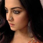 Celina Jaitly Instagram - #FromTheDeskOfCelinaJaitly Today on Maha Panchami during my prayers to Goddess (Maa) Durga I was wondering if divine power really exists, I wondered in my heart where does her divinity reside, is it still reachable in todays era ? Ironically and strangely half an hour later my iPhone displayed some “forgotten-in-folder” type on set continuity stills from my 2020 film SEASONS GREETINGS- A TRIBUTE TO RITUPARNO GHOSH by @ramkamalmukherjee and somehow I felt the image of Maa within these images of me, I had goose bumps and after the dramatic tele serial type background score of shankho & bells subsided in my mind I realised that the universe was answering my questions : I had asked my self where does Maa’s divine power reside ? Looking at these images I realised I have to look within my own self because Maa somehow was conveying that all women mirror her traits of being a single entity embodying ferocity as well as compassion in everyday life, smoothly transitioning through different roles. Maa Durga’s life and story provide invaluable learnings for women of all ages, the fact that within them resides the ability to be the protector and the care-giver…. The yin and the yang… All is within her and will always be for we should continue to strive to find the blessings and love of Maa Durga within us at each and every step of our life. !!! Makeup | @mainak.mk_up Hair | Rinki Tamang courtesy @thebridgettejonesfashionsalon #durgapooja #pujo #maadurga #durga #durgapuja #mahapanchami #celina #celinajaitly #celinajaitley #bollywood #divineintervention #women #womenempowerment Kolkata city of joy