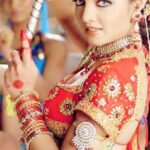 Celina Jaitly Instagram - HAPPY NAVRATRI TO YOU ALL !! On occasion of NAVRATRI sharing my hit dandiya track by the amazing @realhimesh from my hilarious film TOM DICK & HARRY directed by the very suave & cool @deepaktijoriteam | This track rocks Dandiya’s around the world every year and if you find your self dateless for NAVRATRI you can always daydream like Tom, Dick & Harry @thedinomorea @jimmysheirgill and #anujsawhney after all- All important progress made by the human race has its roots in daydreaming. #funfact | This was also the only film in which my onscreen character’s name was also “CELINA”. #navratri #navratrispecial #navratrichaniyacholi #tomdickandharry #bollywood #bollywoodsongs #celina #celinajaitley #celinajaitly #dinomorea #jimmyshergill #deepaktijori #comedyfilm #comedy #hindisongs #dandiya #dandiyanight #himeshreshammiya