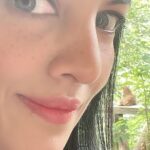 Celina Jaitly Instagram - Can you guess which animal is photobombing my selfie ? The name starts with an “L”!! #celinajaitly #celinajaitley #celina #beautiful #beautifulwomen #indianwomen #indianactress #bollywood #fashion #indiangirls #sexy #hair #skin #beautyqueen #missindia #missuniverse #icon #glassskin #catsofinstagram #bareskin Cumberland Wildpark