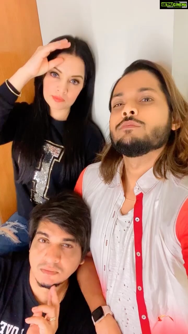 Celina Jaitly Instagram - International PRIDE MONTH 2022🏳️🌈 #Day23 ATTENTION 🚨 PRIDE MONTH SIRENS GAY+ALLY+GAY = FREE & EQUAL WORLD Bringing to you the crazies from the crazy club. @ragebydkloset @celinajaitlyofficial @ashishsrivastava ❤️🏳️🌈❤️ #lgbtally #friends #pride #pridemonth #pride🌈 #ally #straightally #haag #bollywood #reels #lgbtreels #funnyreels #celina #celinajaitly #celinajaitley #lgbt #lgbtq #siren #bffs #bff #mumbai Mumbai, Maharashtra