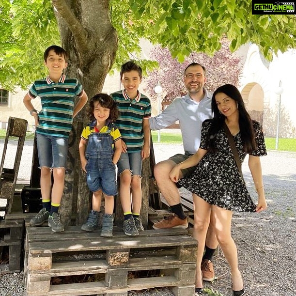 Celina Jaitly Instagram - Happy Father Day @haag.peter you have made the most of “Make in India campaign” successfully and now we are certainly in tune with the “Sound of music”. Thank you for being the most amazing Commander in Chief of our international family: Twins plus one and Penny the Bunny. #🧿 🧿🧿🧿🧿🧿🧿🧿 Thanks Masi @sabita7545 for the pic 🧿❤️🧿 #fathersday #internationalfamily #celinajaitly #celinajaitley #celina #winston #viraaj #arthur #twinsplusone #haagbrothers #jaitlyhaag #austrian #european #twins #twinboys #winstonjhaag #viraajjhaag #arthurjhaag #twinstagram #bollywood #indian #indoaustrian #alpinekids #alpinelife #austria #österreich #internationalfamily #kids #kidstagram Austria, Europe