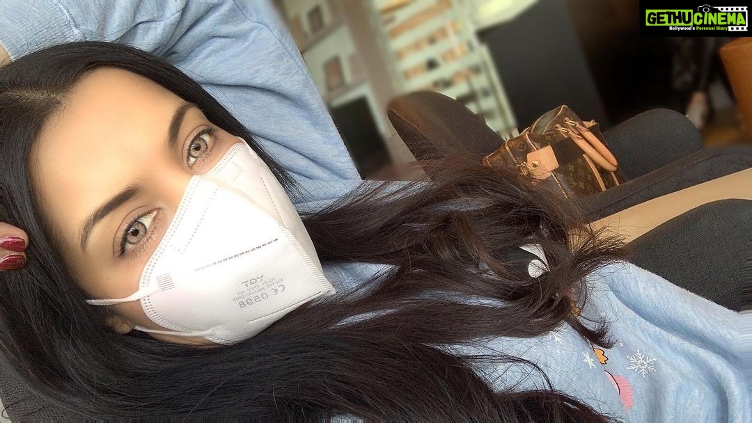 Celina Jaitly Instagram - My expression after 4 hours in a airline lounge, actually let’s call it a “kitchen closet” with “scolding hostel matrons” for hostesses in Chicago, sighing deeply as I remember with an aching heart the hospitality in the sprawling, hi tech, state of the art, supreme service airline lounges in India, Dubai and Singapore and even Austria. While I love United States of America I must say that the service industry has taken a plunge for the worse, unfortunately in a massive way in the states. The word “service” no longer applies to the service industry there, now it’s just “industry”. This ladies and gentlemen is not an exaggeration sadly. 😉 #serviceindustry #airlinelounge #india #usa #dubai #singapore #celina #celinajaitly #celinajaitley #chicago #flightdelay #unitedairlines #travelgram #traveldiaries Chicago Rockford International Airport (RFD)
