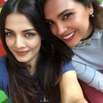 Celina Jaitly Instagram - Having a „QUEEN OF A MOMENT“ cause we show no hesitation in fixing each other’s crowns…. Happy birthday to my most gorgeous..most stunning biyara @larabhupathi … May you keep reigning with your evergreen self always … Love ya ♥️ #laradutta #celinajaitly #missindia #missuniverse #birthdaygirl #beautyqueens4ever