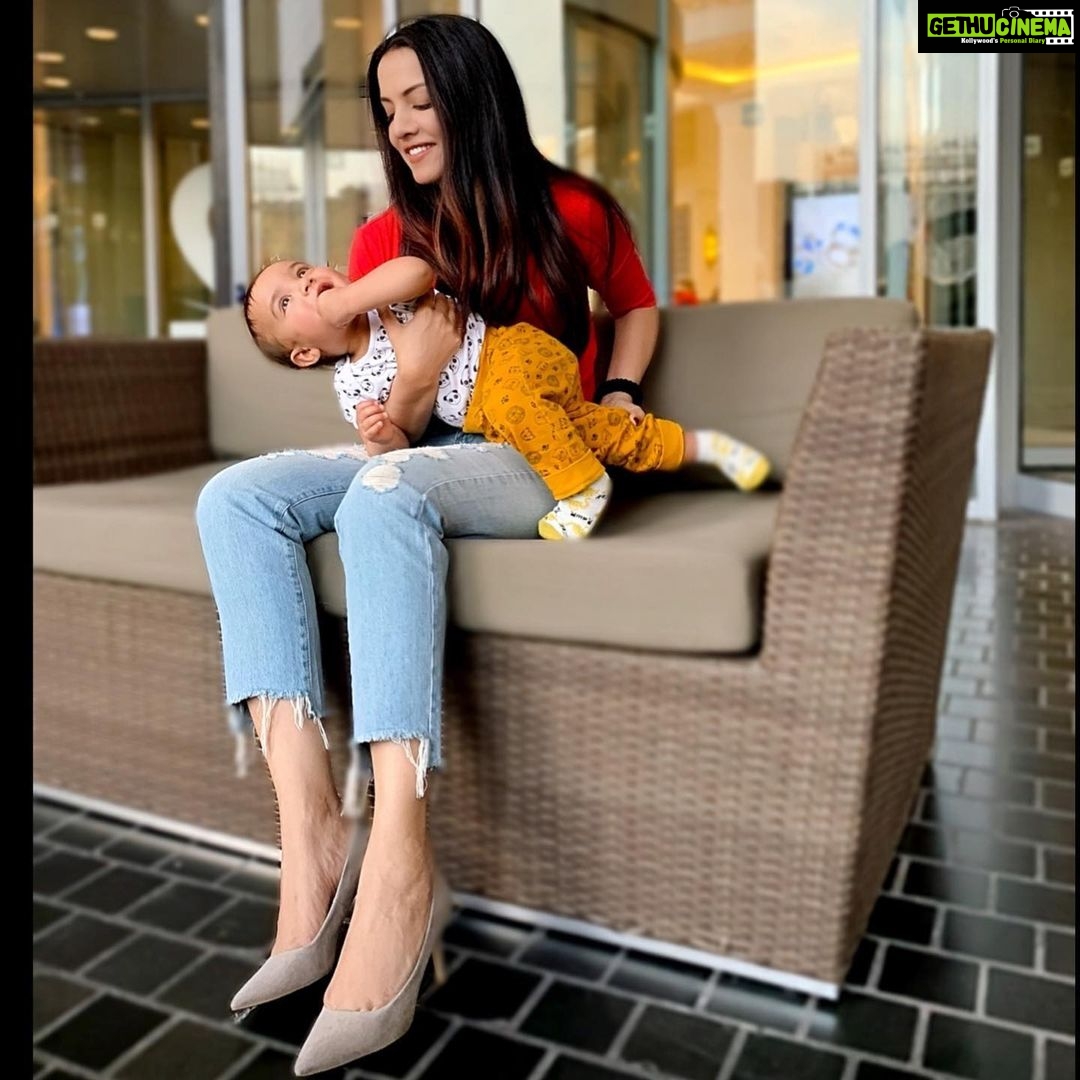 Celina Jaitly Instagram - My treasure trove of babies taught chapters of life that you never learn in books about. Motherhood!! It takes patience, humor and a lot of wet wipes and wine ( definitely) !! I am so thankful and grateful for motherhood and being able to make it in one piece through two twin pregnancies. Thank you universe for this experience… So I take this opportunity to wish all mothers and mother figure moms and dads around the world a very Happy Mother’s Day !! Babies: @winstonjhaag @viraajjhaag @arthurjhaag #celinajaitly #celinajaitley #indianactress #beautyqueen #missindia #missuniverse #bollywood #trending #mothersday #happymothersday #motherhoodunplugged #momsofinstagram #momoftwinsplusone #momoftwins #babies #babiesofinstagram #momofboys #motherhood