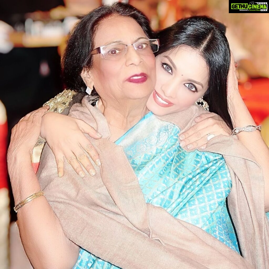 Celina Jaitly Instagram - Happy 92nd Birthday to my darling glamorous and accomplished Nani ( grandmother/ Dr. U Francis ) my inspiration, my everything…. Love you to the moon and Pluto…God bless you with a healthy happy long life. #grandmother #birthdaygirl #happybirthday #nani #loveyou #92 #birthdaygirl #missyou #grandmotherslove #celina #celinajaitly #celinajaitley #indianfamily #family #nanimaa❤️