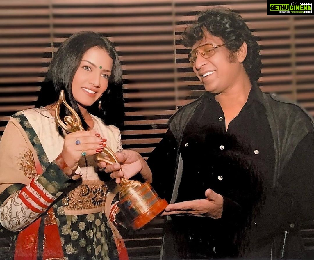 Celina Jaitly Instagram - Wasim Kapoor ( 3 Jan 1951- 24th Jan 2022 ) Yesterday, a part of my childhood left for his heavenly abode. For people and the art world he was eminent painter Wasim Kapoor for me he was ”Tutu Chacha”. I met him the first time when I was 15 years old in Kolkata and he said “Aap toh Ms India, Ms Universe banegi.. dekhiyega”. My impressionable years were massively impacted by his art, his wisdom and his guidance during my struggling days as a model. His home was also my second surrogate home as I lived alone in kolkata and every time I was sick or needed guidance I would find comfort with him and his family as my local guardians. Tutu chacha was always smiling even though his heart held deep pain and sorrow. Besides his beautiful paintings his signature black ensemble signified the darkness he felt within. He was a remarkable polio survivor from early childhood. I remember he wore his Caliper shoes for polio like a super hero with a special weapon. He had to use a crutch as management techniques for treating polio in the past ranged from detrimental, to no effect, and he suffered numerous consequences of failed surgeries as a child. It is said that as a child he spent numerous years in a cast and his affinity for art developed by drawing on the very cast that bound his childhood. I am truly grateful for all the ways in which he touched my life. His loss is an immense loss to all those whom he loved, inspired. Above all India has lost a great artist and revolutionary treasure of wisdom. Rest in peace Tutu Chacha. “Inna Lillahi Wa Inna Ilayhi Rajioon — Indeed we belong to Allah, and indeed to Him we will return”. Read More on Facebook: https://www.facebook.com/617761621/posts/10159016532156622/?d=n #artistsofindia #kolkata #celina #celinajaitly #celinajaitley #artistsofkolkata #restinpeace