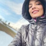 Celina Jaitly Instagram - Even though all vanity ( Make-up, hairstyling etc) dies on natures trails, I’ve never understood treadmills when there’s so many trails to hike. I live at 4000 ft above sea level & twice a week is hiking must for me,this is the only time I feel real & true to myself.. Like I’m alive again !!! As for the treadmill I have nothing against it the worst workout is the one that did not happen … So salaam to treadmill also. #treadmill #celinajaitly #celina #celinajaitley #fitness #workout #hiking #hikingculture #hikingtheglobe #austria #mountainlife #hikerlife #hikergirl #bollywood #austriangirl Austria, Europe