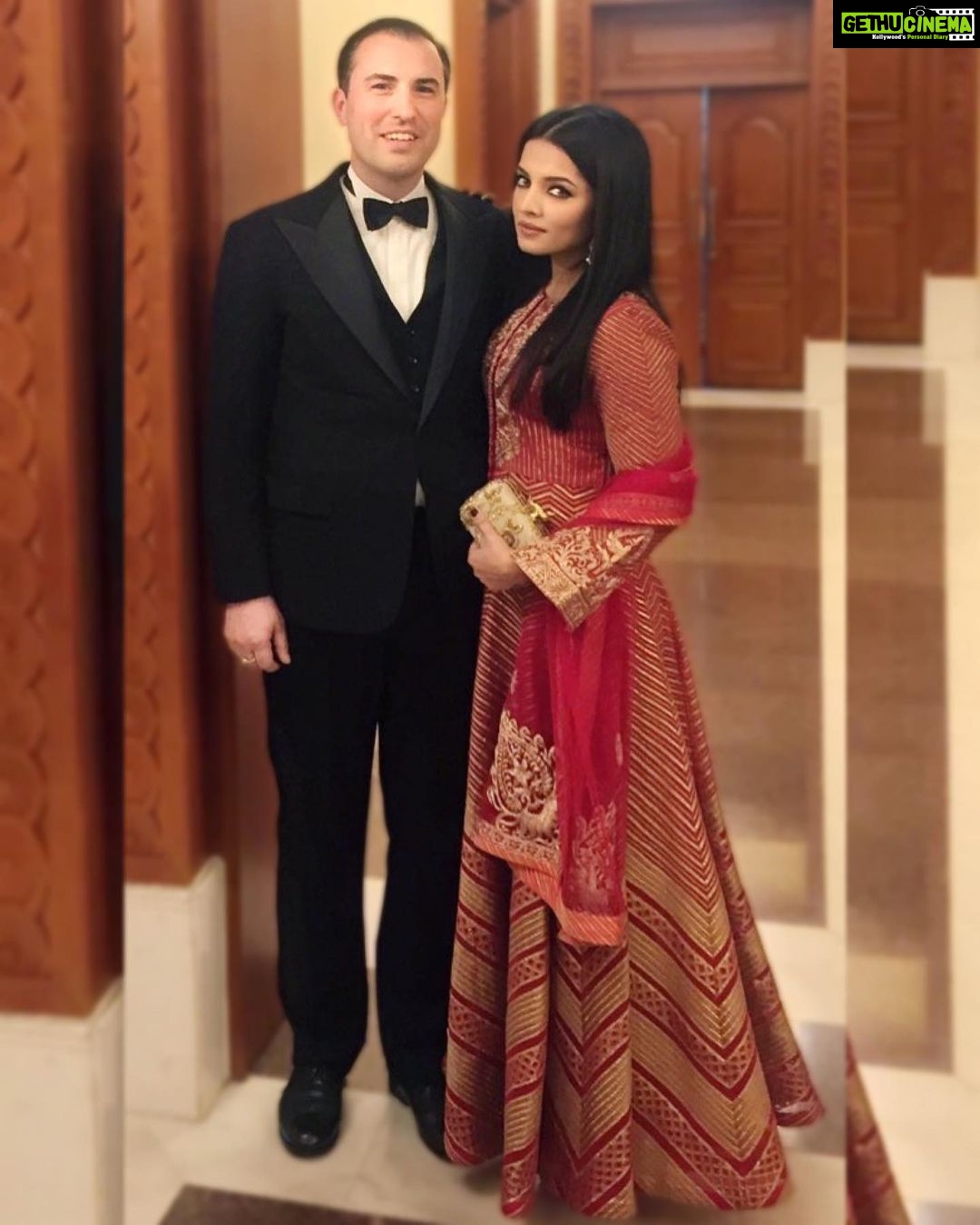 Celina Jaitly Instagram - "I married for love. But the obvious side benefit of having someone around to miraculously find a pharmacy at 5 am in the morning to purchase tampons cannot be ignored." Valentine’s Mubarak Ho …. ♥️♥️ Peter and PeterPyaari PS - this occasion could not have been as magical without @rimpleandharpreet @rimple_narulah red and gold ensemble. #valentinstag #valentines #valentinesday #redandgold #rimpleandharpreet #celina #celinajaitley #celinajaitly #peterhaag #austrian #indian #internationalmarriage #bollywood #missindia #mussuniverse #european #tuxedo #indianwear #indianfashion #🧿 #peterpyaari
