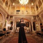 Chahatt Khanna Instagram - A glimpse of Royal touch Outfit- @ammarzofashion Location- @shahpurahotels #royal #heritage #chahatkhannna #beautiful #palace #fashion #indian