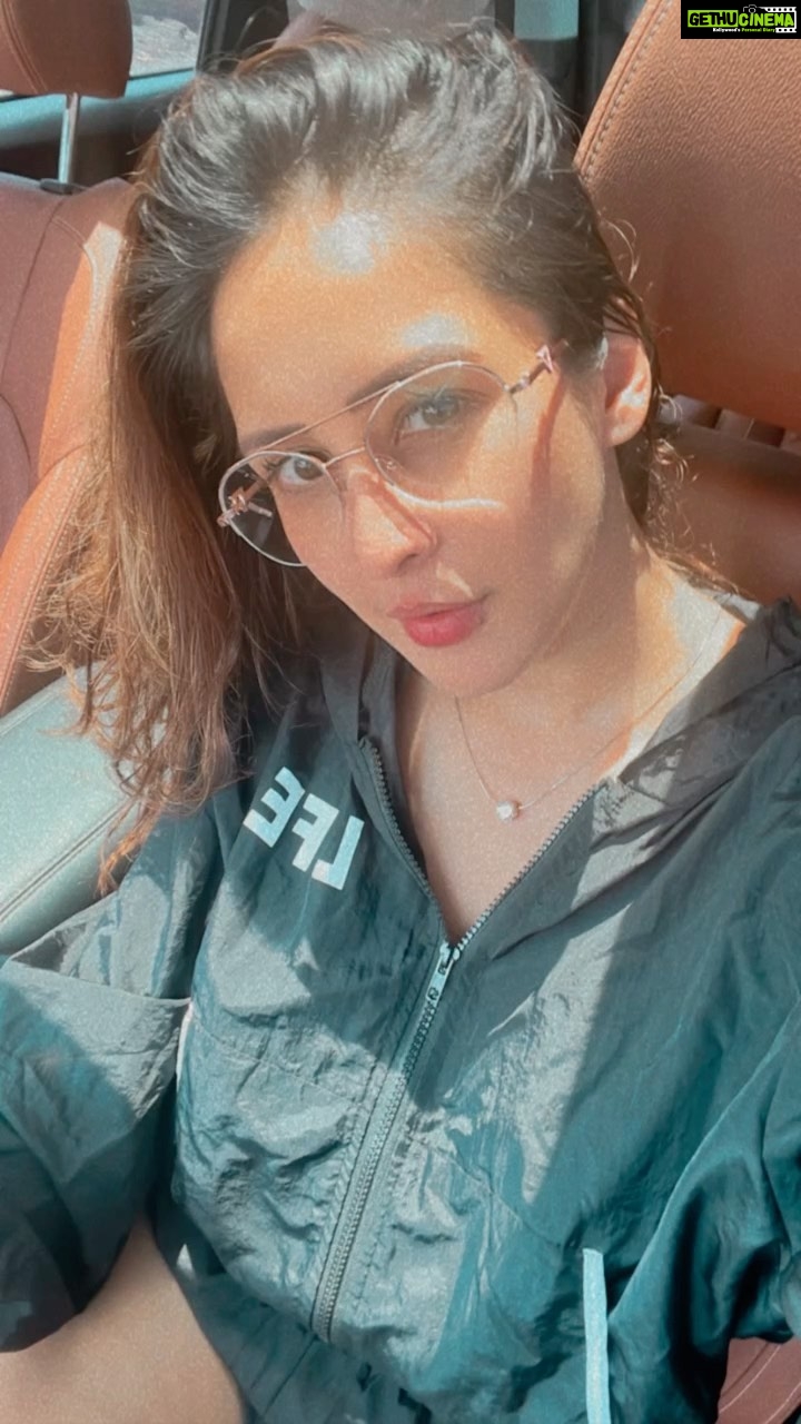 Chahatt Khanna Instagram - Just time pass.. after working hours.. 🤪