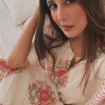 Chahatt Khanna Instagram - Floral love 💕 #summervibes #chahattkhanna #reelitfeelit