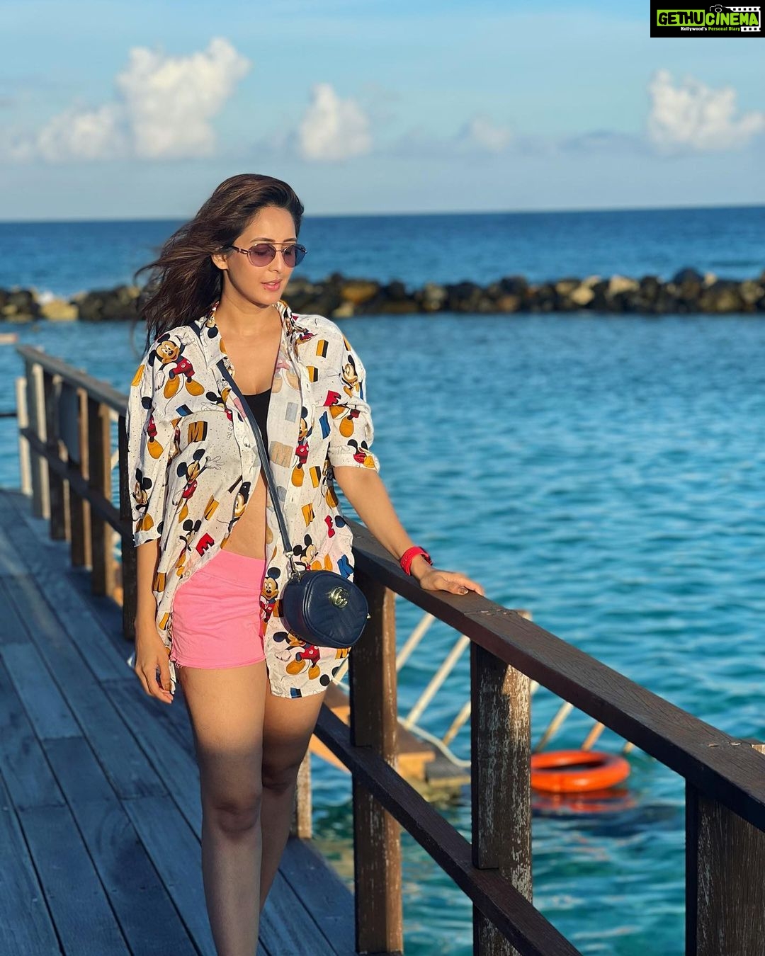 Chahatt Khanna Instagram - Shaam .. #life #colours #beauty #casualoutfit #chahattkhanna #beach