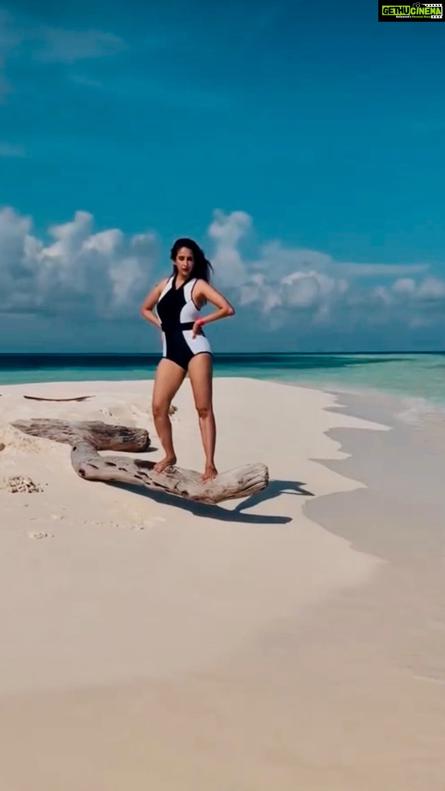 Chahatt Khanna Instagram - Go where your heart says … #reelitfeelit #maldives #chahattkhanna #reelkarofeelkaro #trendingreels #viralvideos #sealife