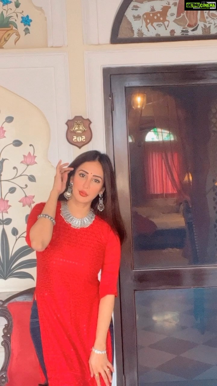 Chahatt Khanna Instagram - For you Roh ♥️ #reelkarofeelkaro #travelreels #travelblogger #chahatkhannna #rajesthan #jaipur