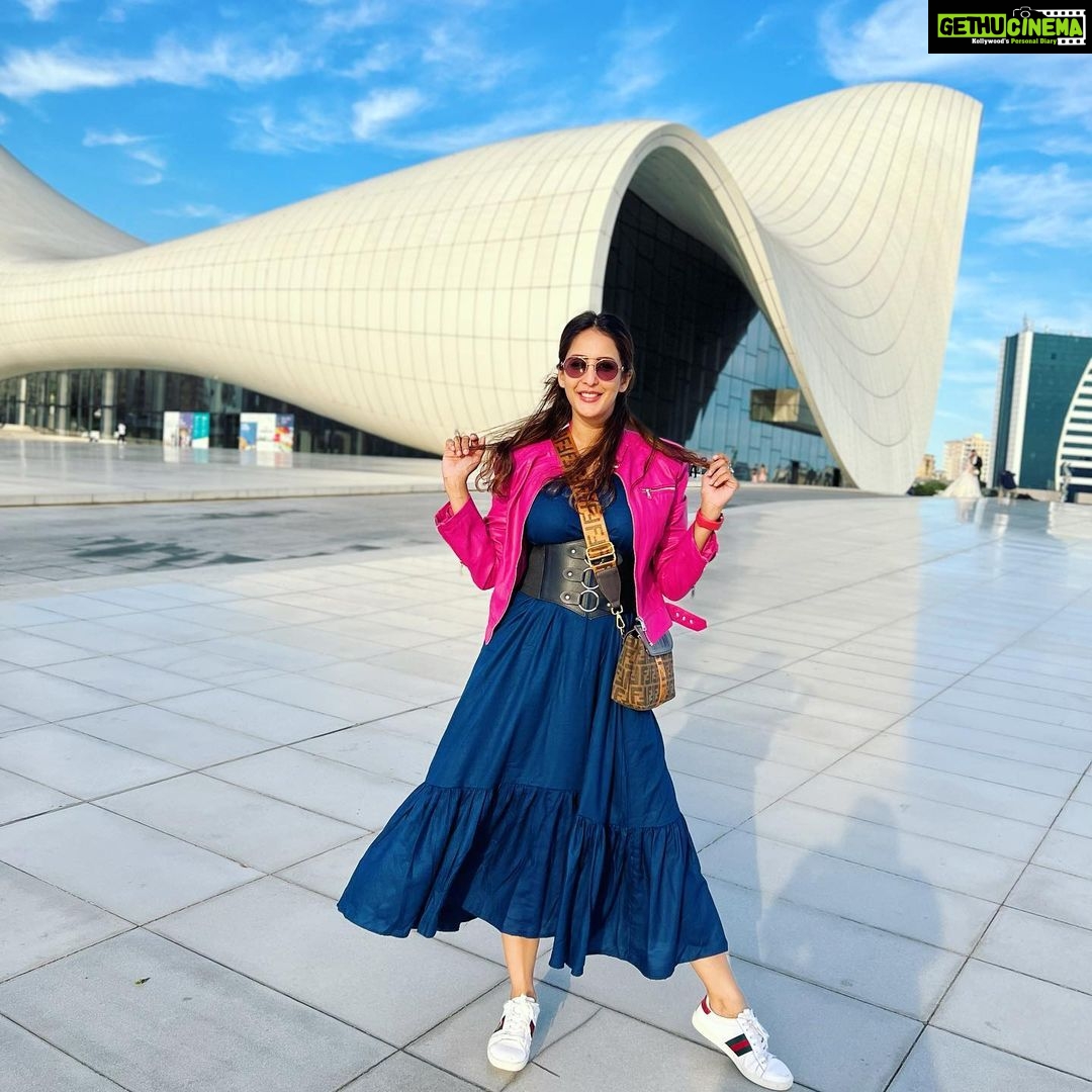 Chahatt Khanna Instagram - Last day in the city of winds … Outfit- @ammarzofashion #baku #chahattkhanna #travel #indian #holiday #vaccay #city Heydar Aliyev Center