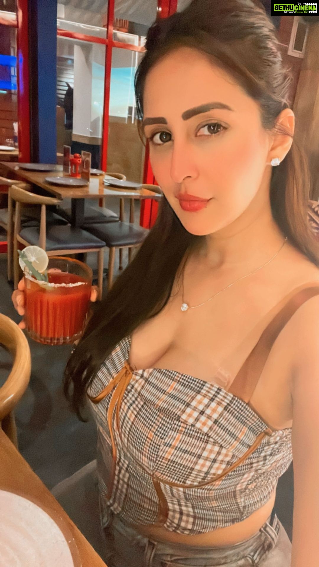 Chahatt Khanna Instagram - Summer vibe ! @ammarzofashion #fashion#ammarzofashion #ck #chahatkhannna #shortskirt #studio #bts #reelkarofeelkaro