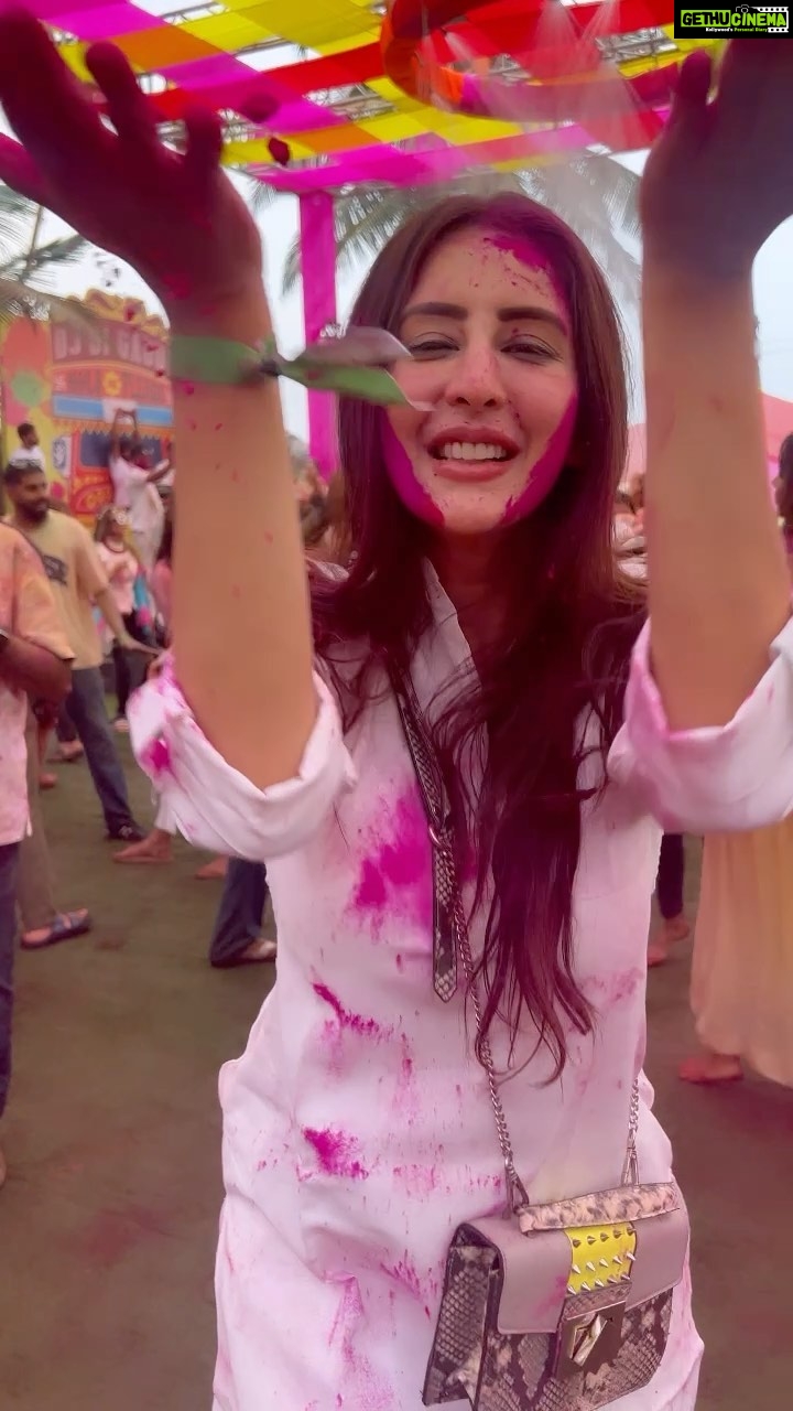 Chahatt Khanna Instagram - Holi hai !!!! πππ¨πΈπΊπͺ· #holi #holifestival #hastag #chahatkhannna #colours #funtime @ammarzofashion