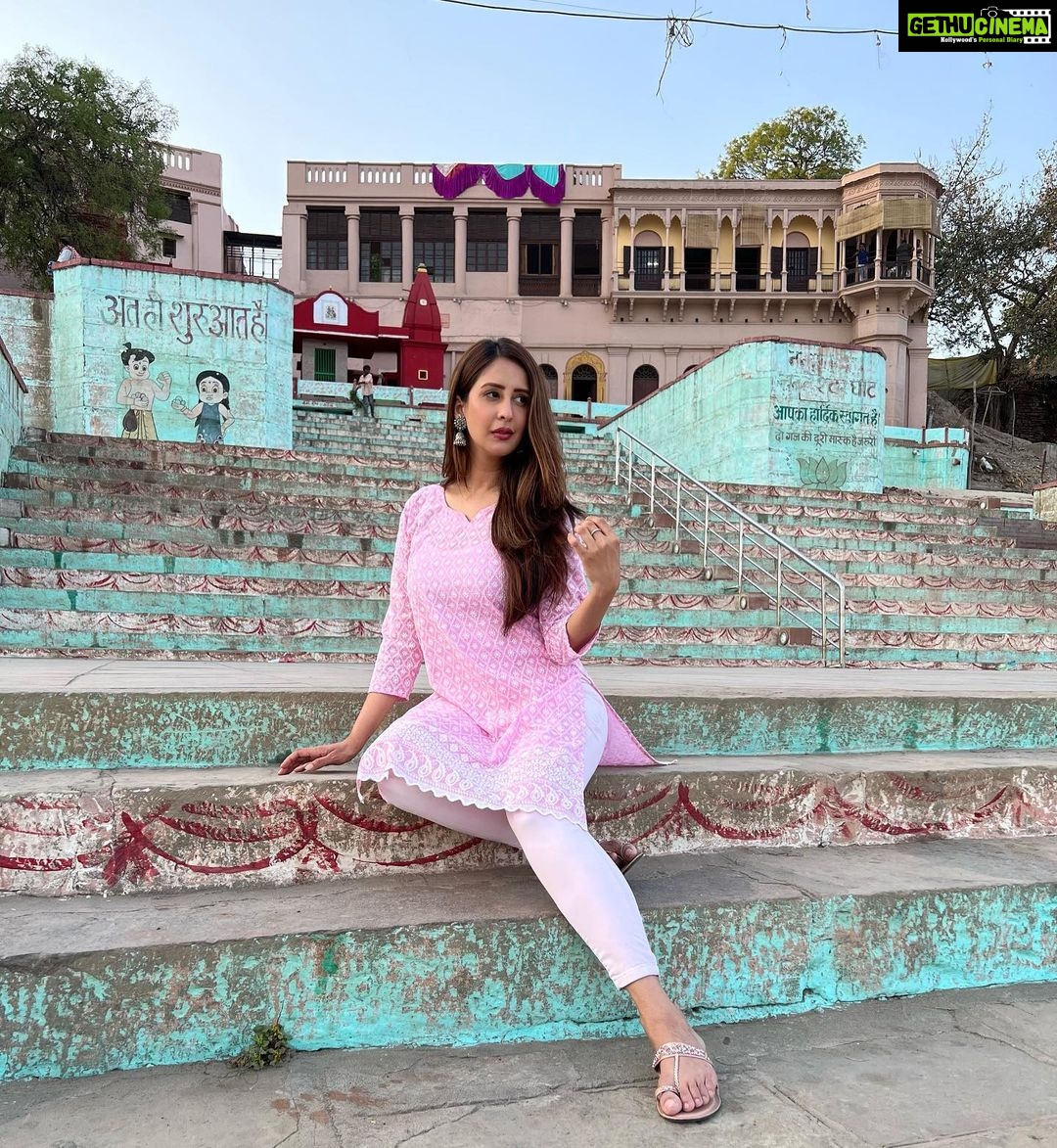 Chahatt Khanna Instagram - End is the Beginning … #newbeginnings #chahattkhanna #newjourney #journeywithin #banaras #india #shoot #bts #filmmaking #cinema वाराणसी - बनारस - काशी
