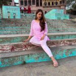 Chahatt Khanna Instagram - अंत ही शुरुआत है #chahattkhanna #morningvibes #morningmotivation #positivevibes #banaras #shoot #bts