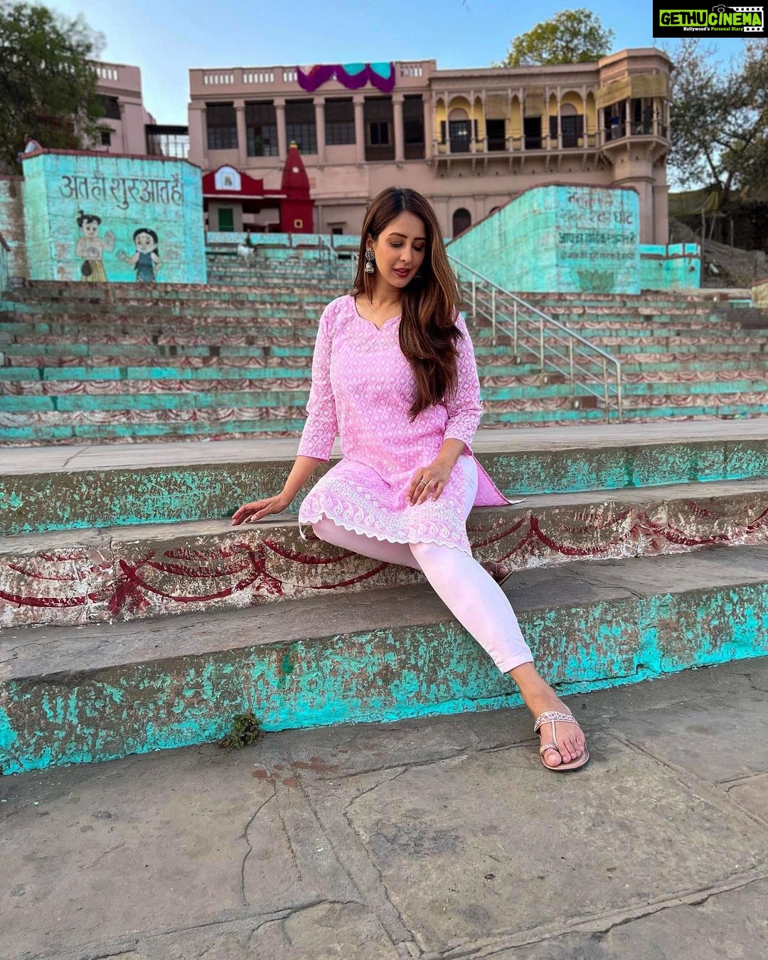 Chahatt Khanna Instagram - अंत ही शुरुआत है #chahattkhanna #morningvibes #morningmotivation #positivevibes #banaras #shoot #bts