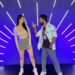 Chahatt Khanna Instagram - Sailing in my fav Akshay trend .. always been my Fav 💜 #ck #chahatkhannna #funreels #dancereels #bollywood #reelsindia @bikramsaha7161