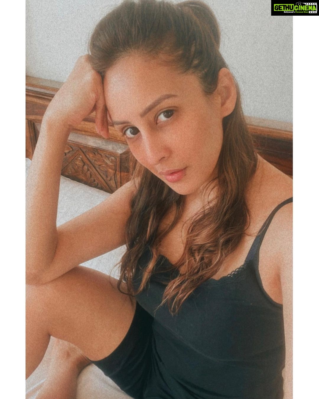 Chahatt Khanna Instagram - No makeup just filter 🤪 #chahattkhanna #timepass #home #postworkout #instapic #pictureoftheday #ck #coconutgirl #influencer #entrepreneur #indian