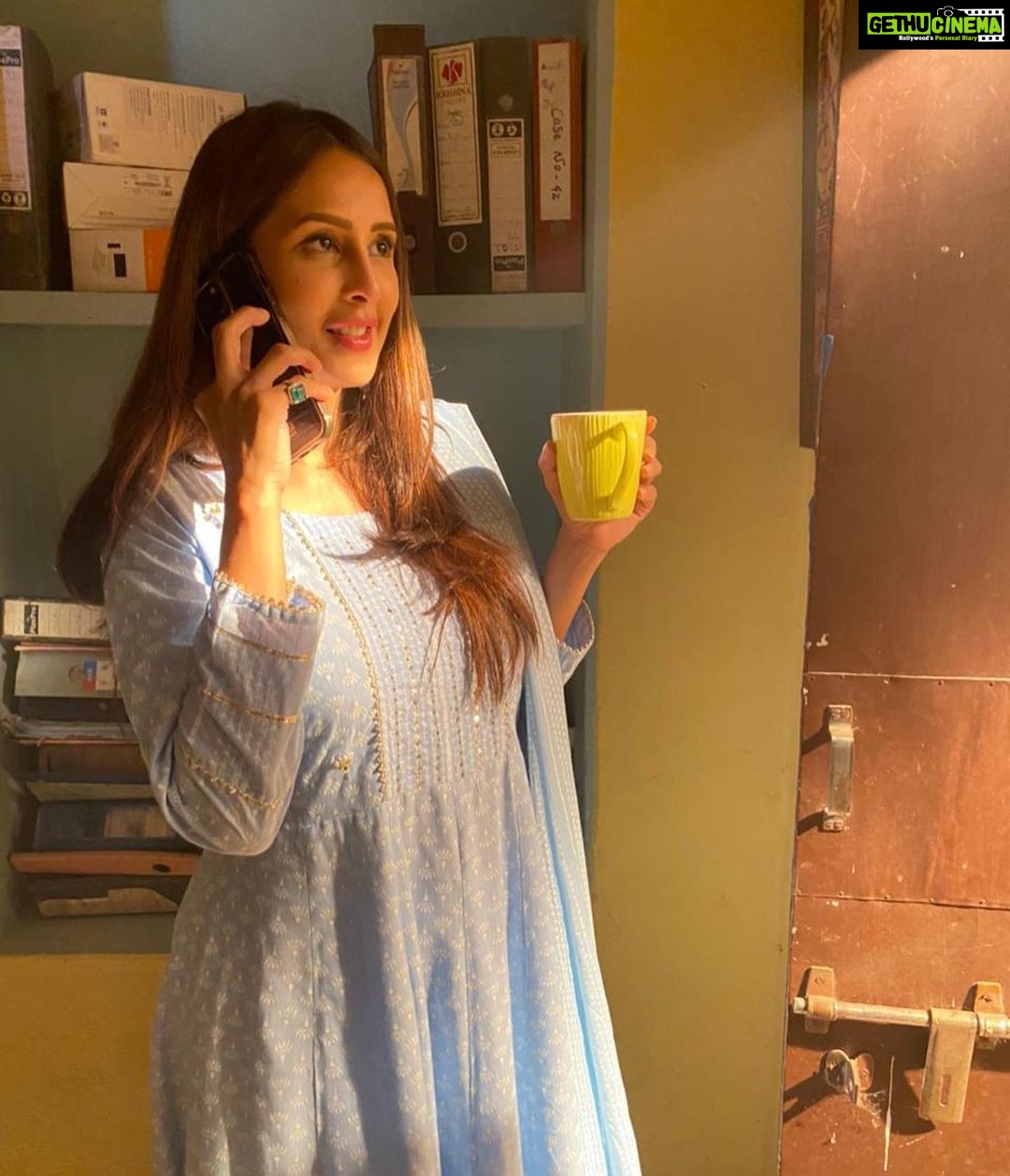 Chahatt Khanna Instagram - Few clicks bts from the set of my new film#justrandom #bts #chahattkhanna #shoot #film #cinema #banaras #coffee